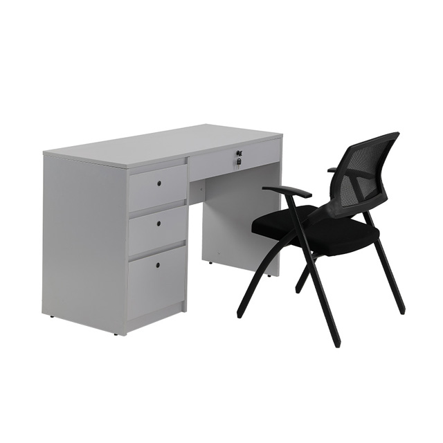 When Is an Adjustable Height Teacher Desk and Podium Useful for Presentations?